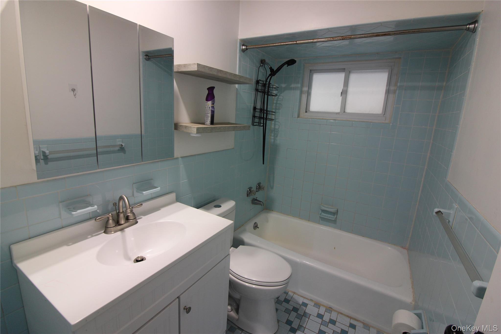 76 Vincent Road Hicksville, NY 11801 - Photo 20 of 38