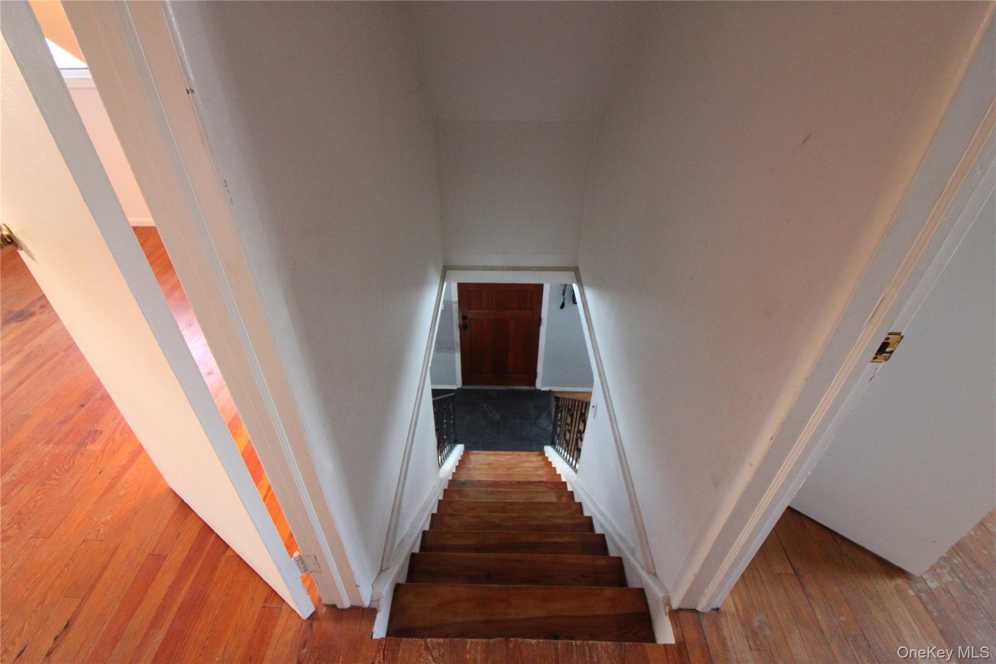 76 Vincent Road Hicksville, NY 11801 - Photo 25 of 38