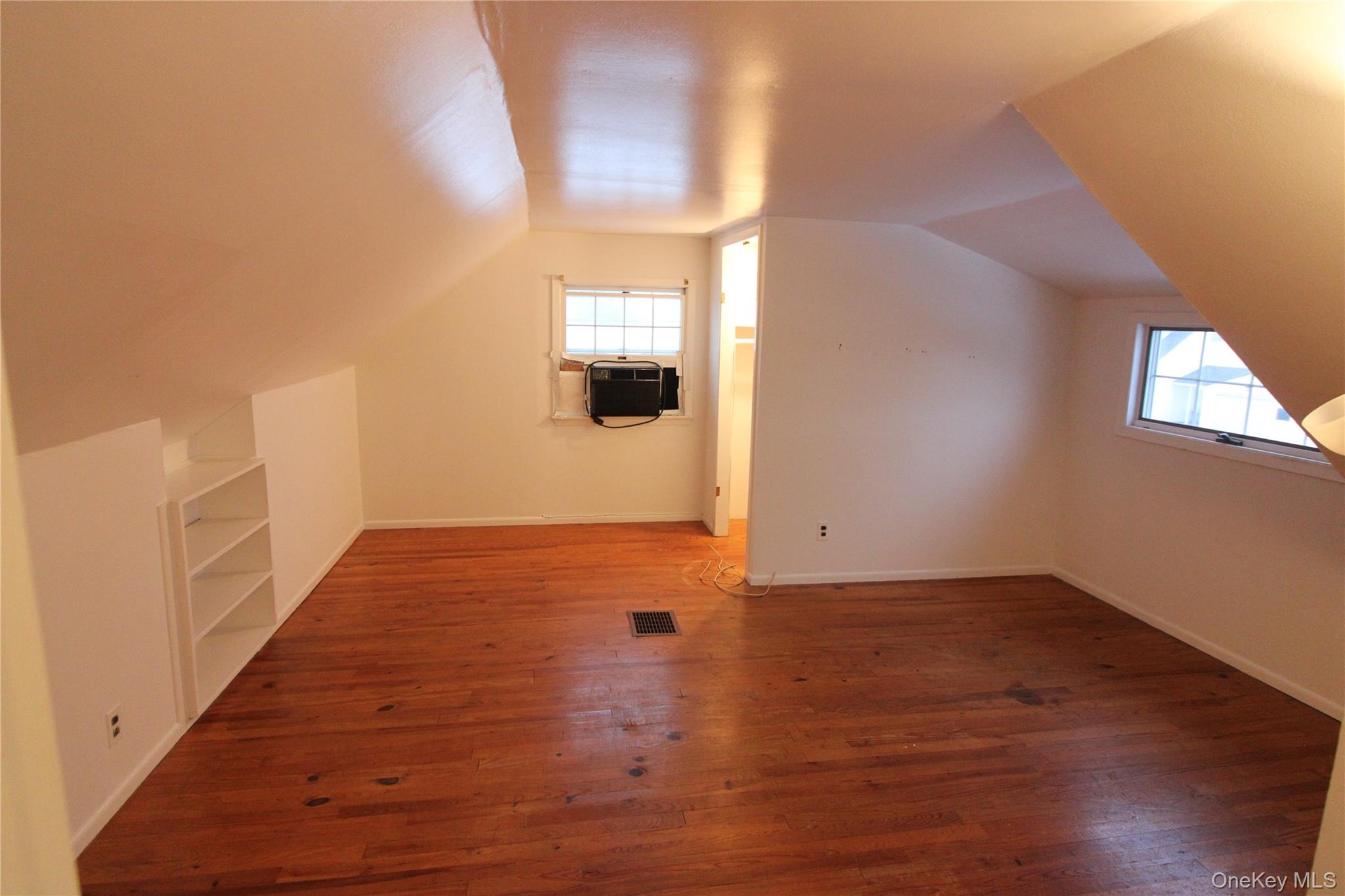 76 Vincent Road Hicksville, NY 11801 - Photo 28 of 38