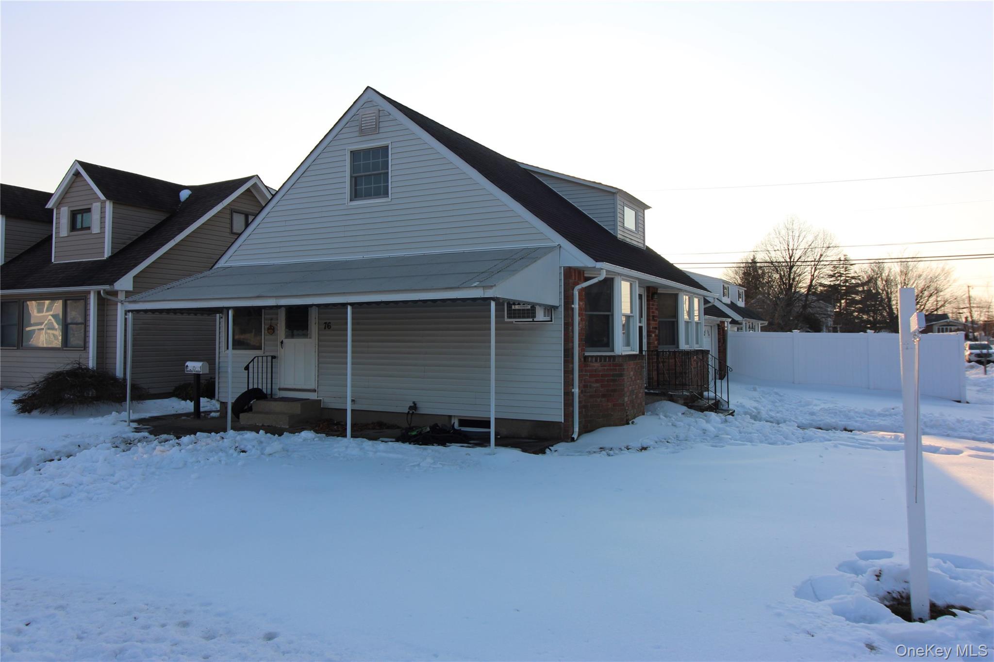 76 Vincent Road Hicksville, NY 11801 - Photo 3 of 38