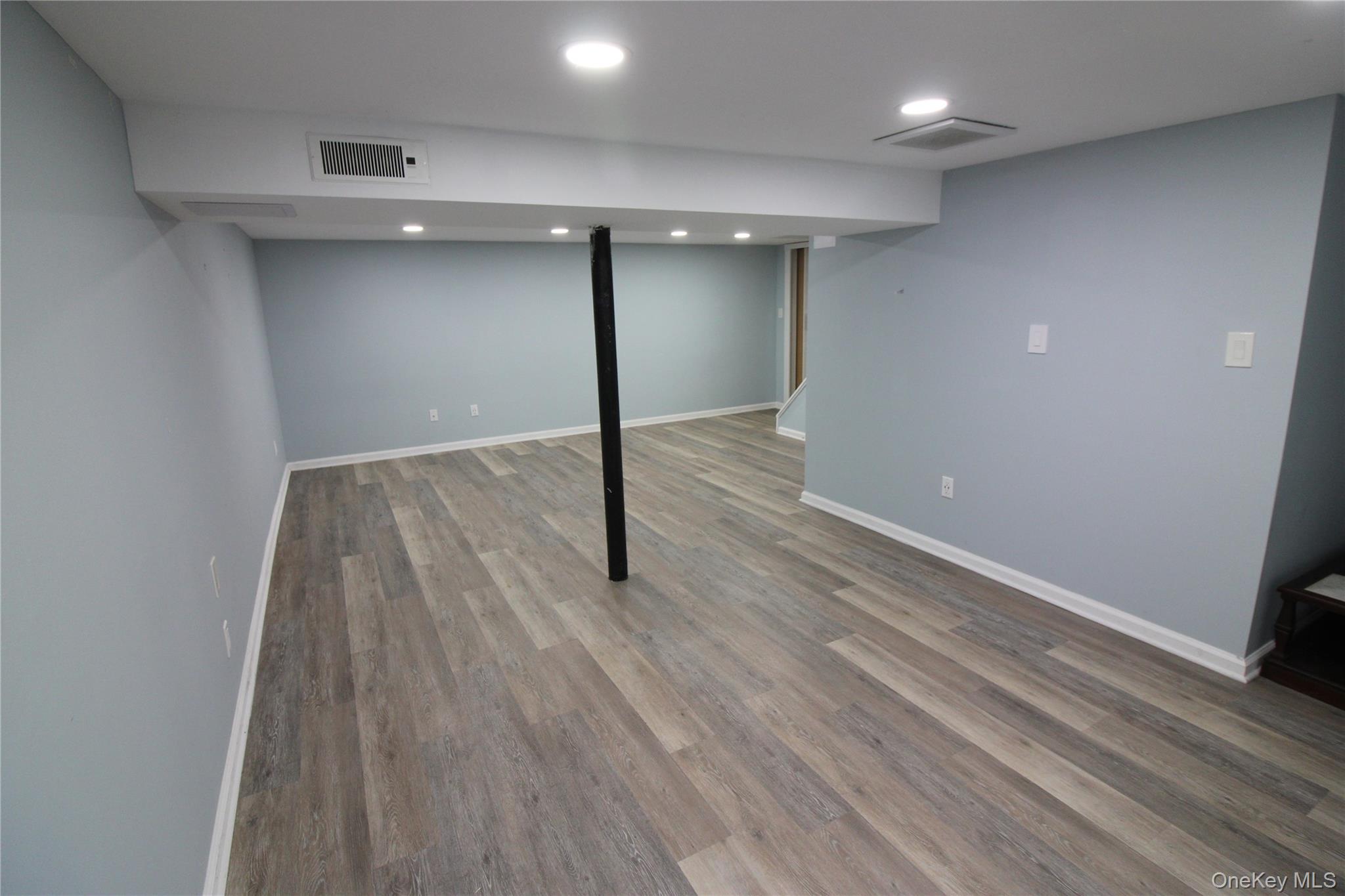 76 Vincent Road Hicksville, NY 11801 - Photo 34 of 38