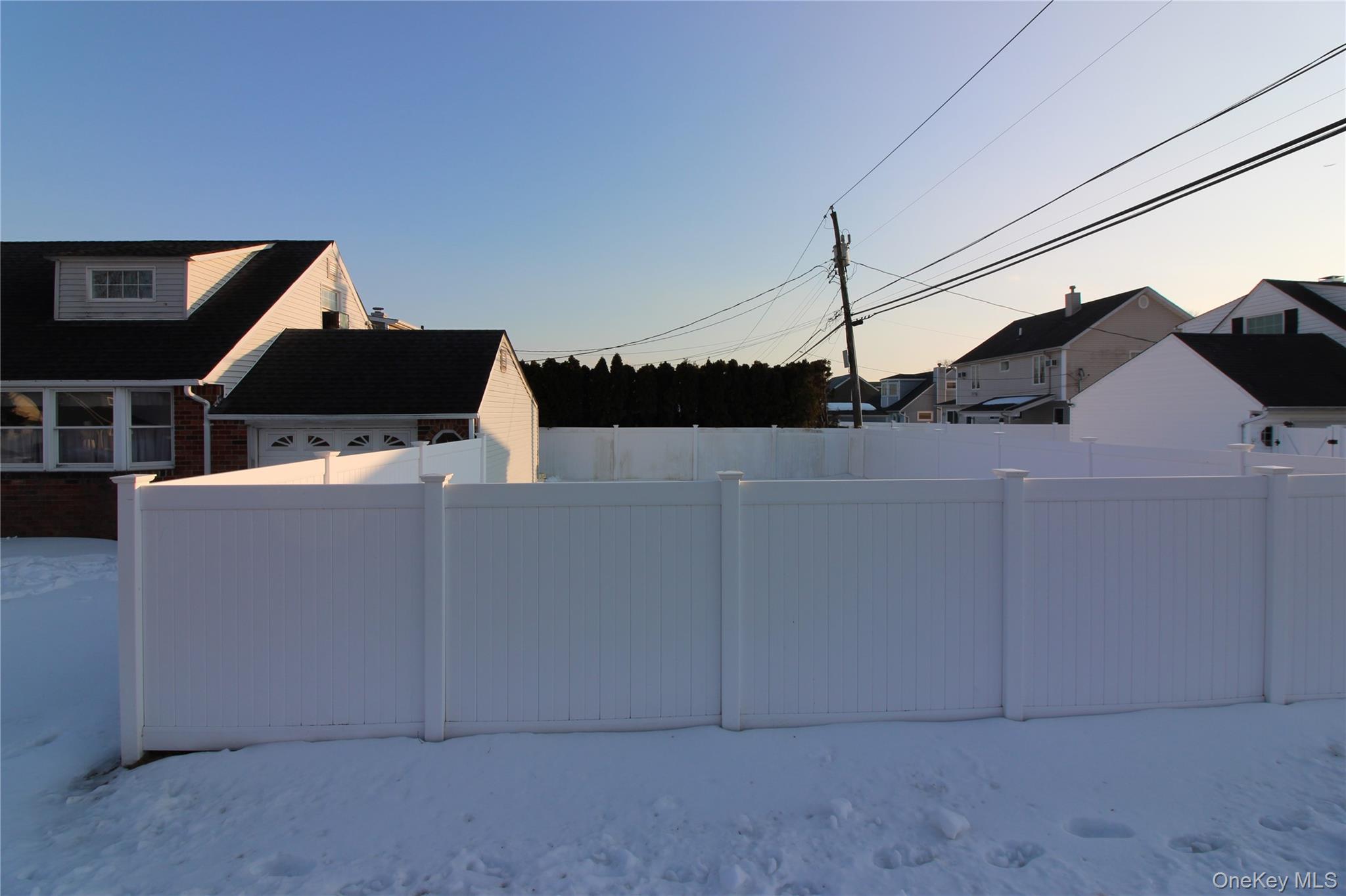 76 Vincent Road Hicksville, NY 11801 - Photo 4 of 38