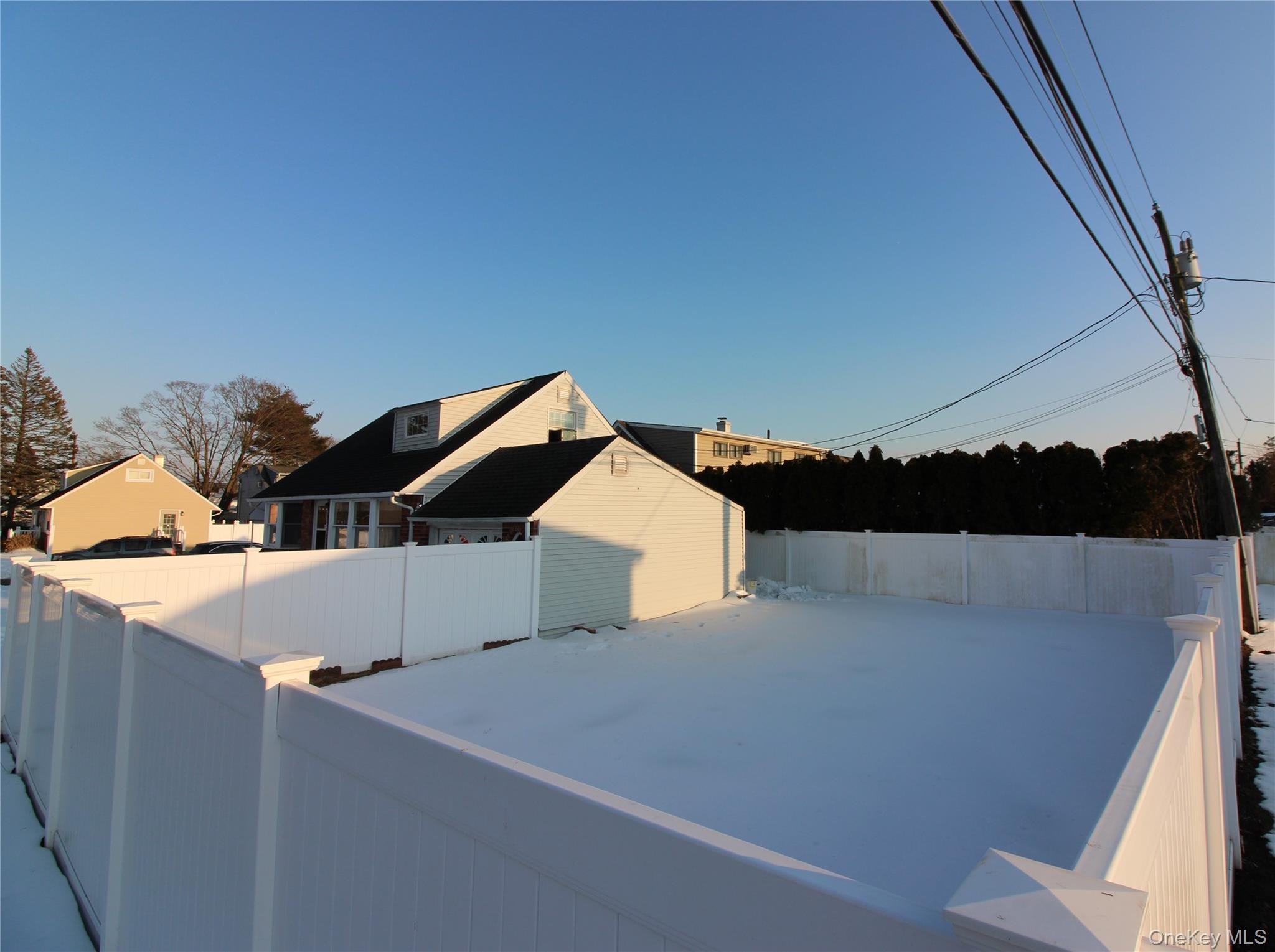 76 Vincent Road Hicksville, NY 11801 - Photo 5 of 38