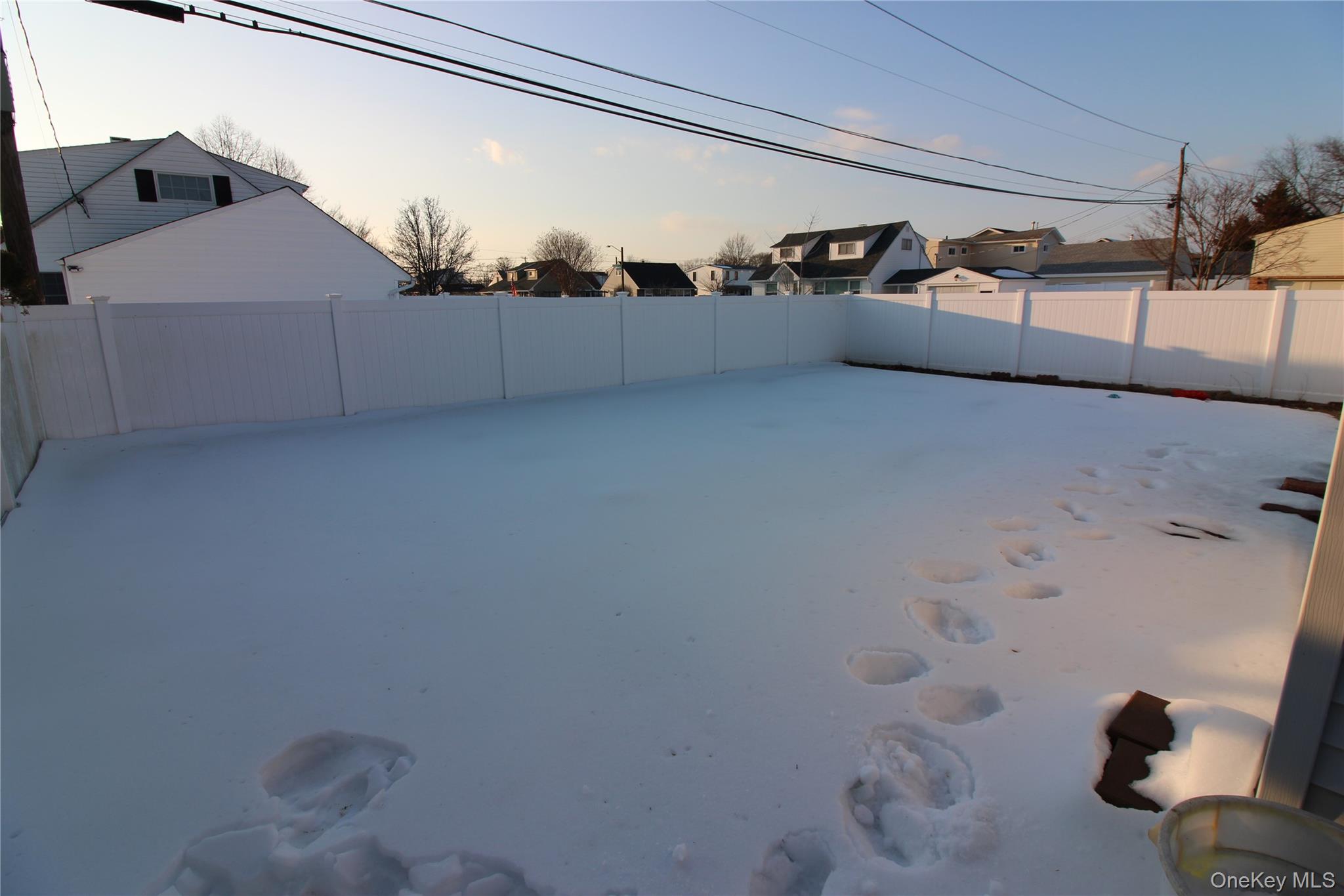 76 Vincent Road Hicksville, NY 11801 - Photo 7 of 38