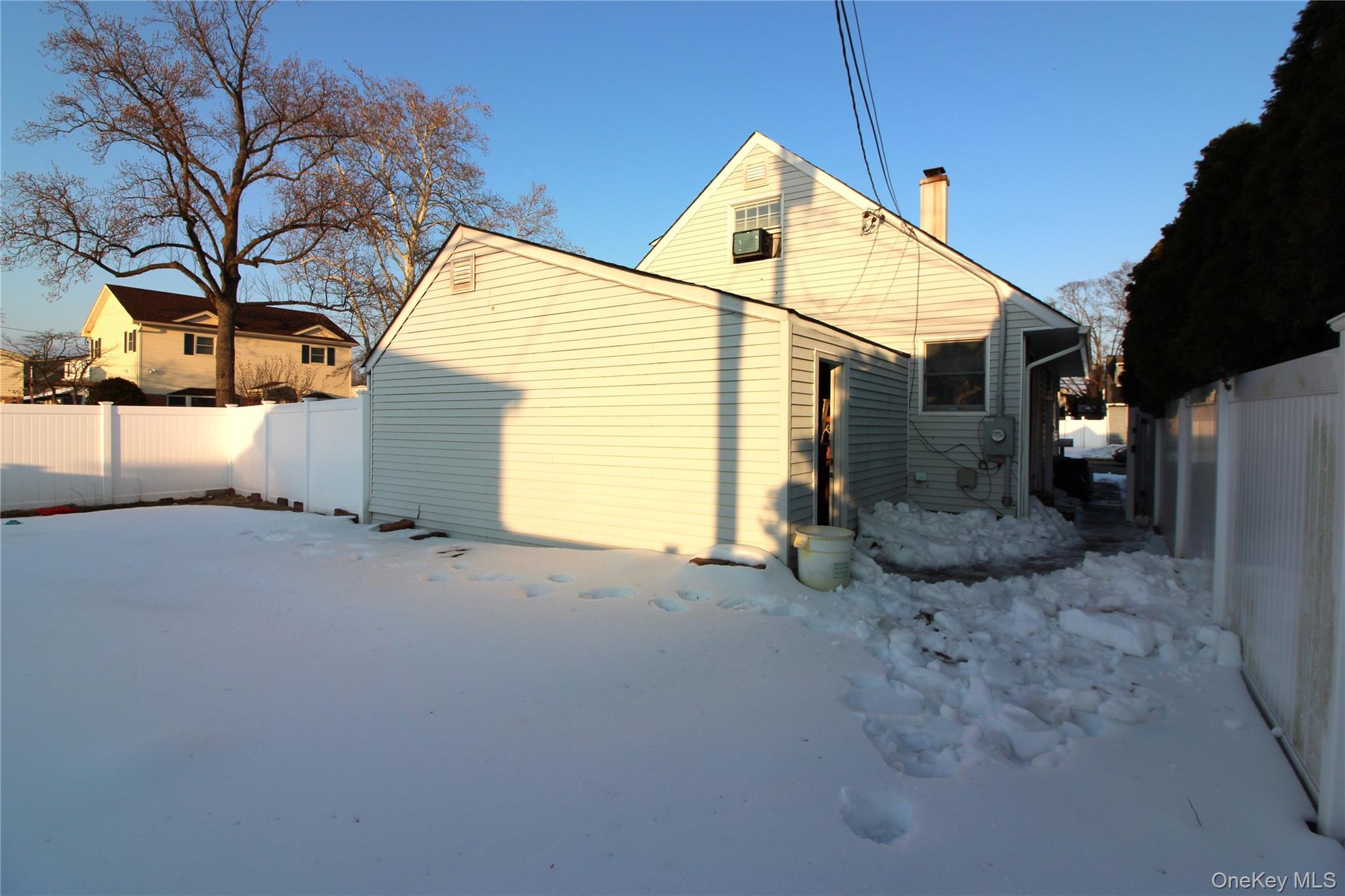 76 Vincent Road Hicksville, NY 11801 - Photo 9 of 38