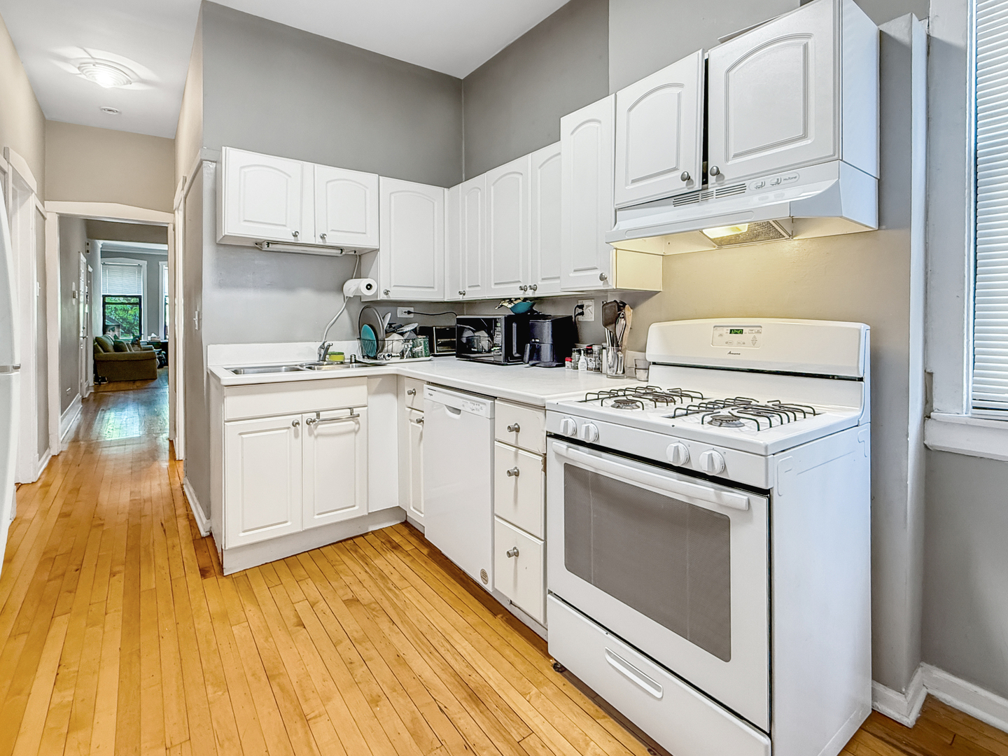1513 West Addison Street Chicago, IL 60613 - Photo 17 of 33