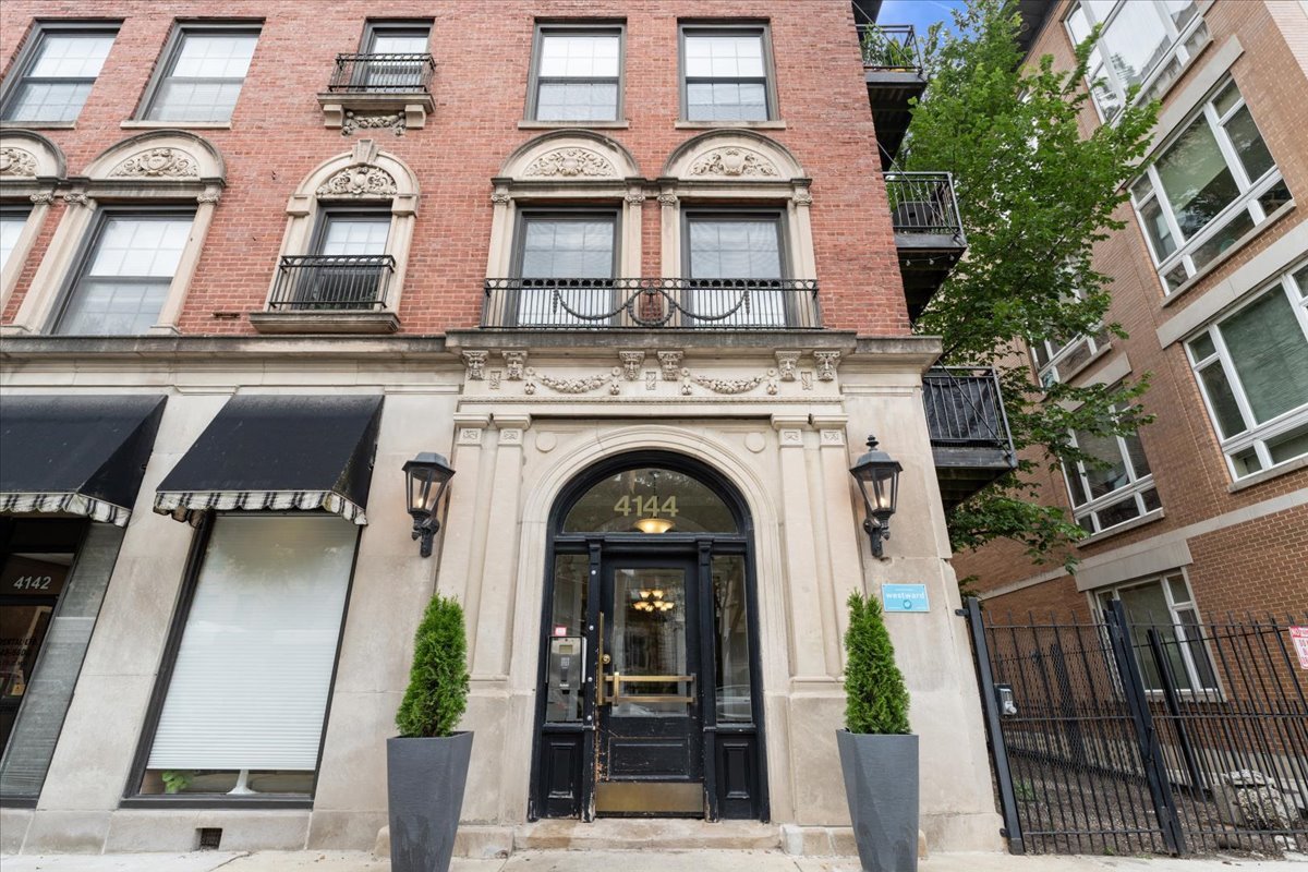 4144 North Sheridan Road, Unit 407 Chicago, IL 60613 - Photo 17 of 19