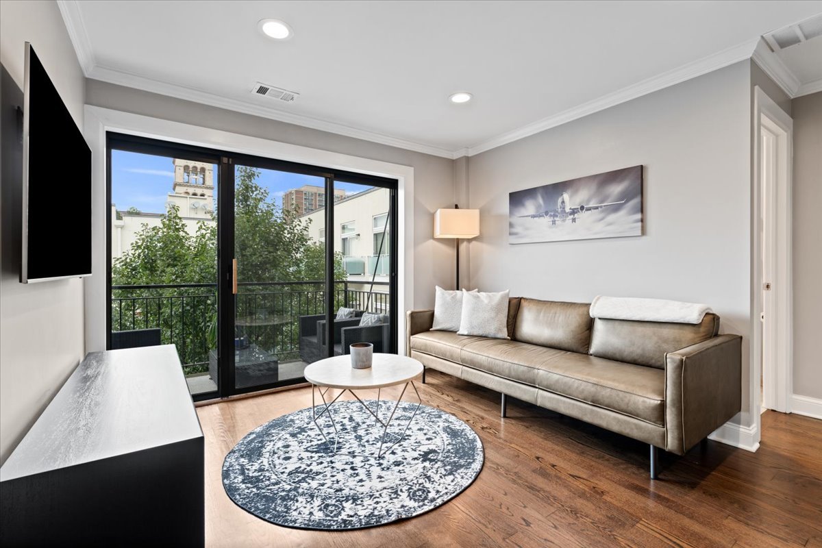 4144 North Sheridan Road, Unit 407 Chicago, IL 60613 - Photo 5 of 19 a living room with furniture and a large window