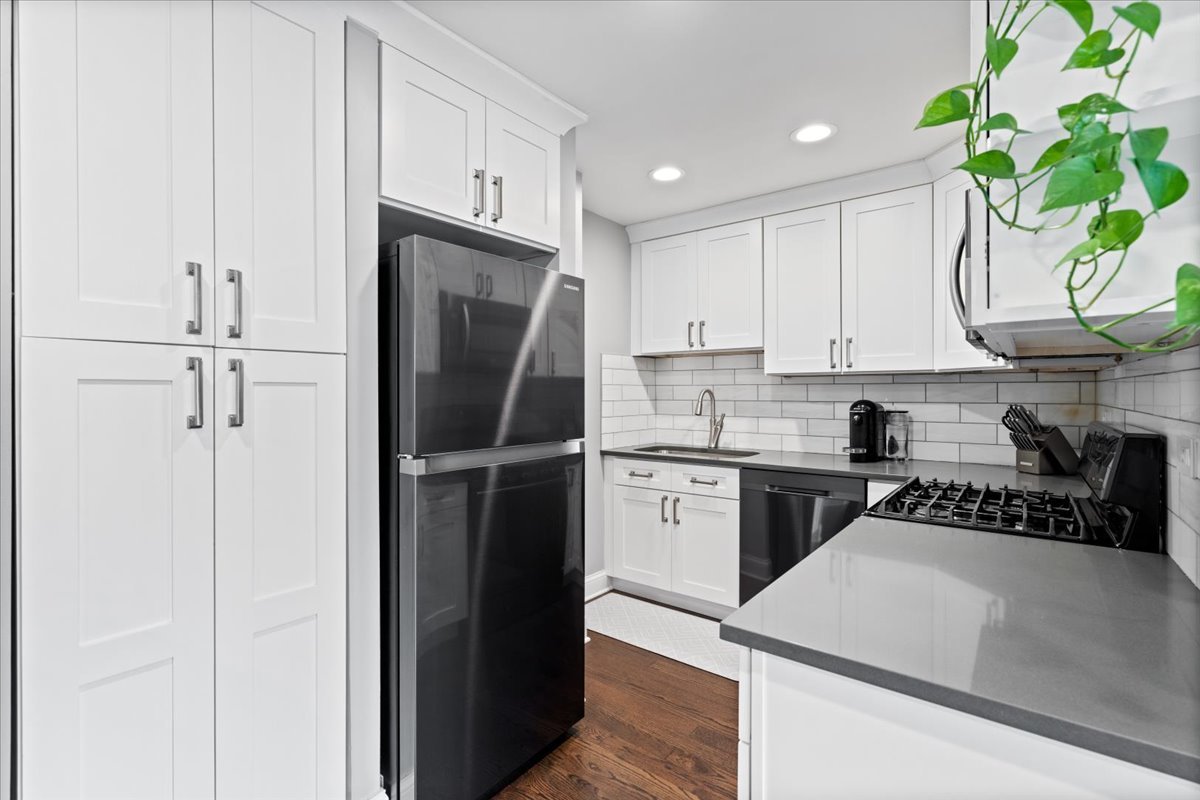 4144 North Sheridan Road, Unit 407 Chicago, IL 60613 - Photo 8 of 19 a kitchen with a refrigerator a sink and a stove