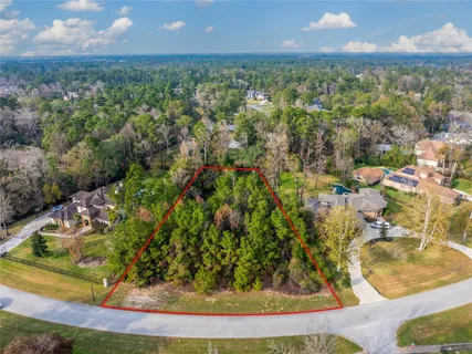 an aerial view of residential house with outdoor space and lake view