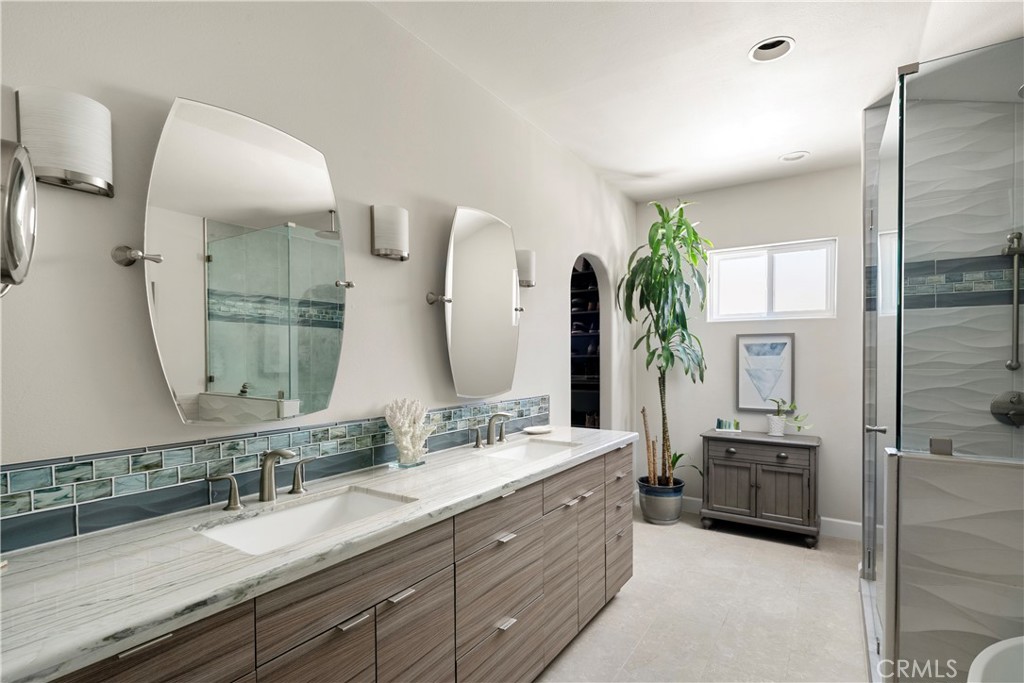 360 Villanova Road Costa Mesa, CA 92626 - Photo 11 of 32 Gallery Image 11