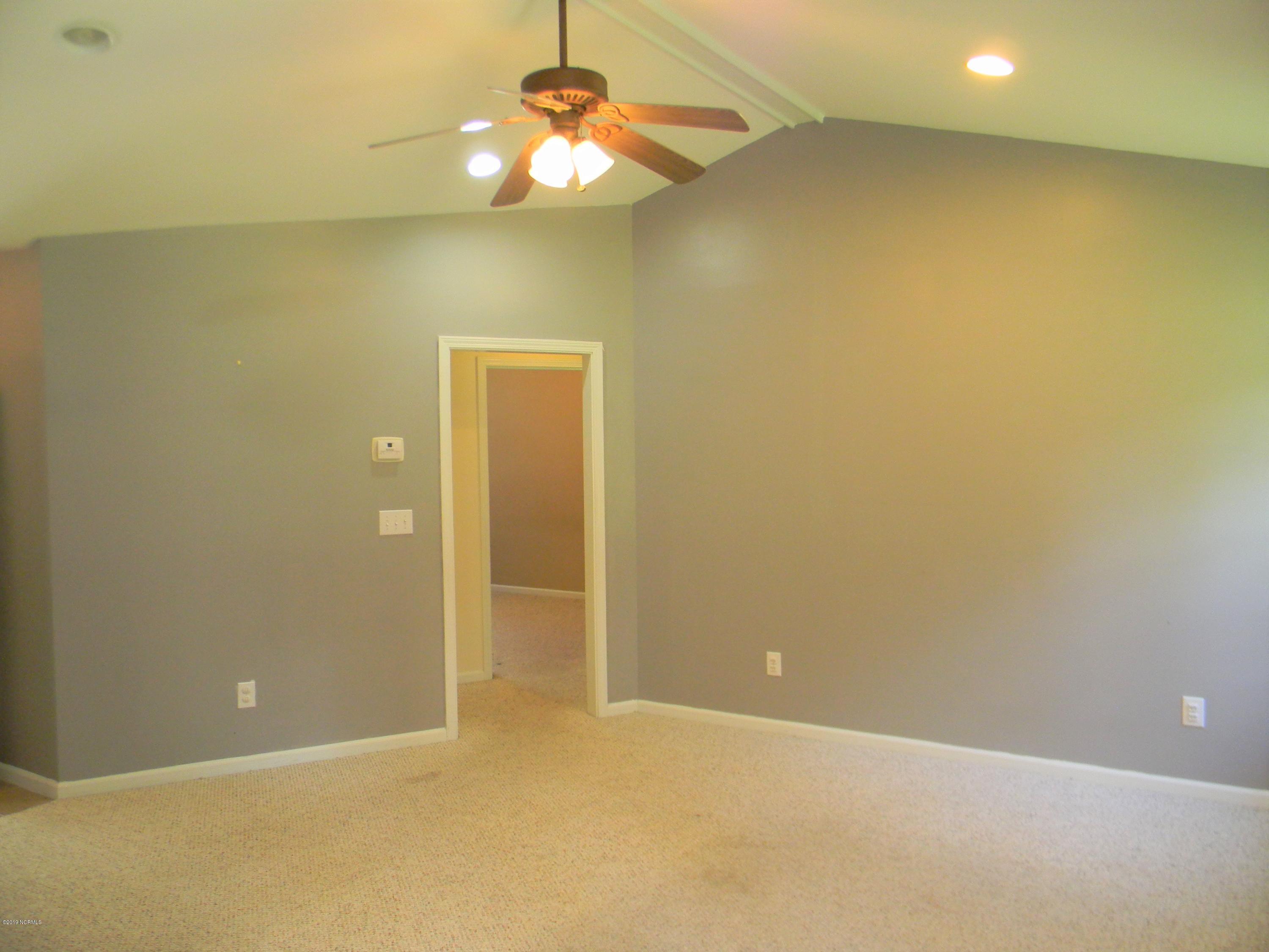 1092 Tebo Road New Bern, NC 28562 - Photo 6 of 22 Living Room