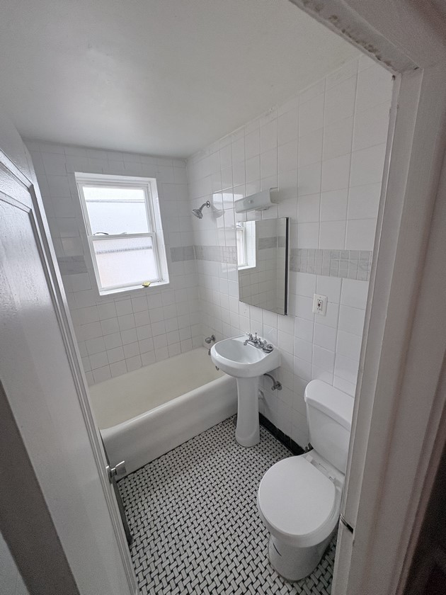 6140 West 19th Street, Unit C2 Cicero, IL 60804 - Photo 5 of 12 a bathroom with a toilet a sink and a bathtub