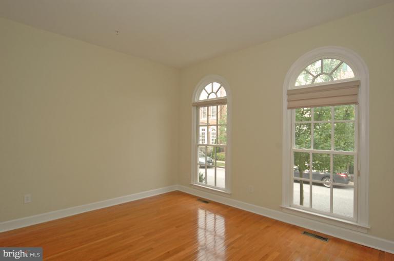 7663 Midtown Road Fulton, MD 20759 - Photo 8 of 20 Living Room