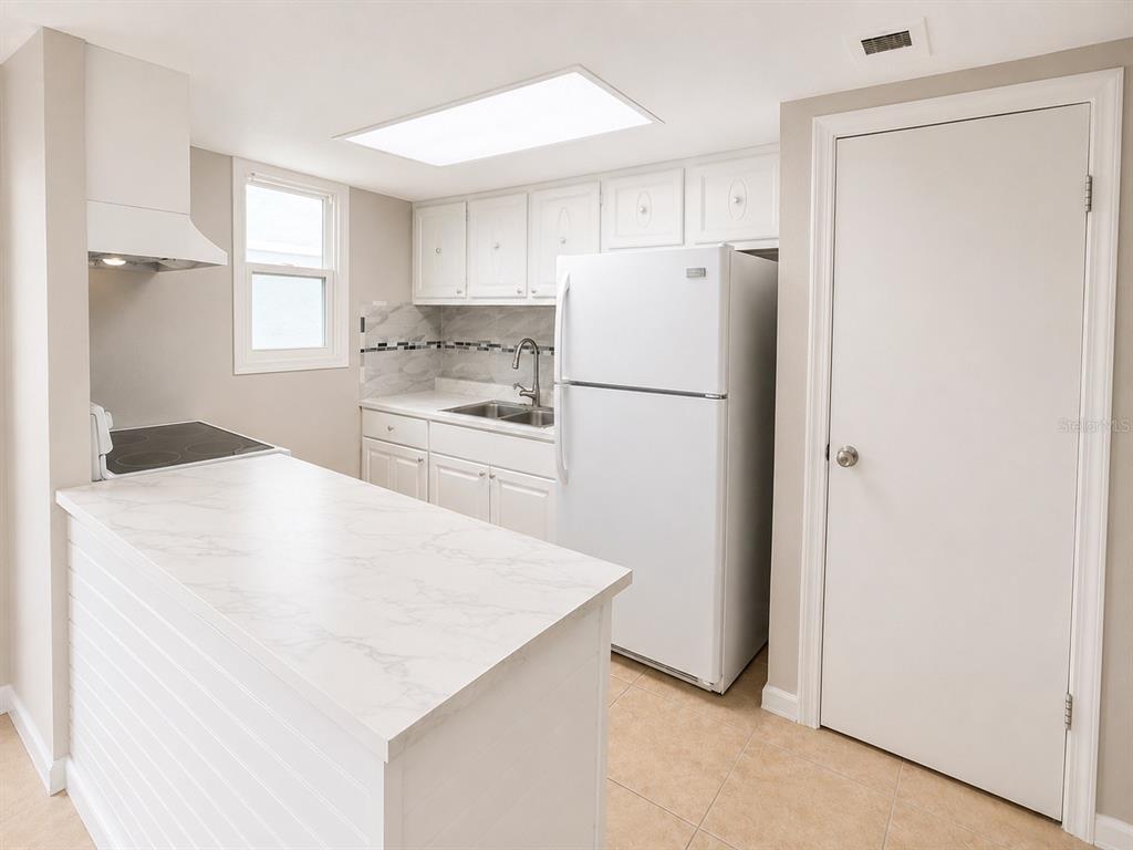 2779 L B McLeod Road, Unit B Orlando, FL 32805 - Photo 5 of 13