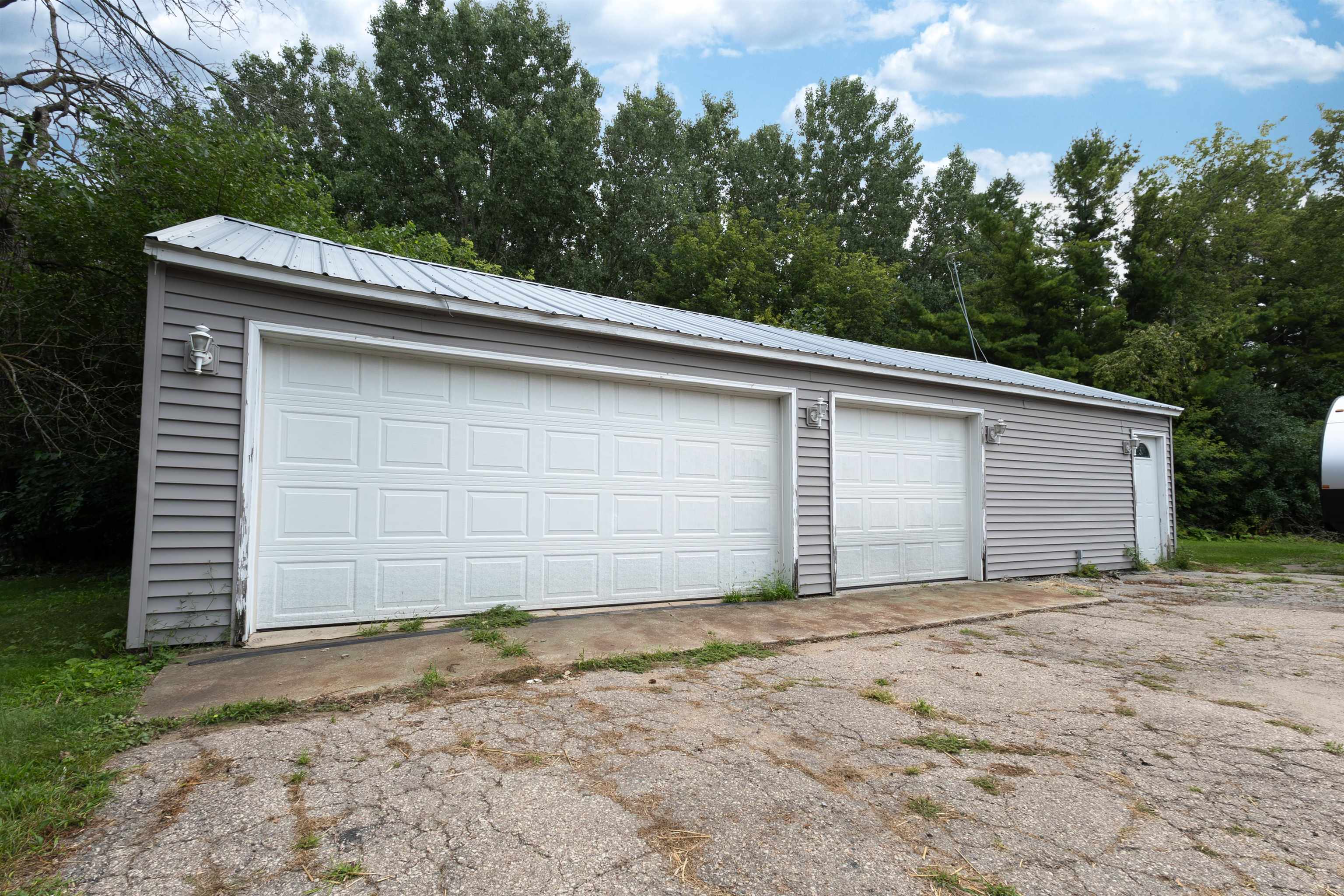 1585 Cold Spring Road Neenah, WI 54956 - Photo 2 of 35 Gallery Image 2
