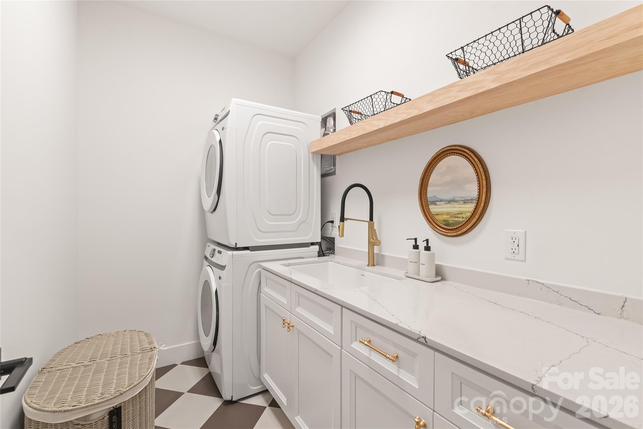 312 Rehobeth Road Waxhaw, NC 28173 - Photo 38 of 41 a bathroom with a sink and a mirror