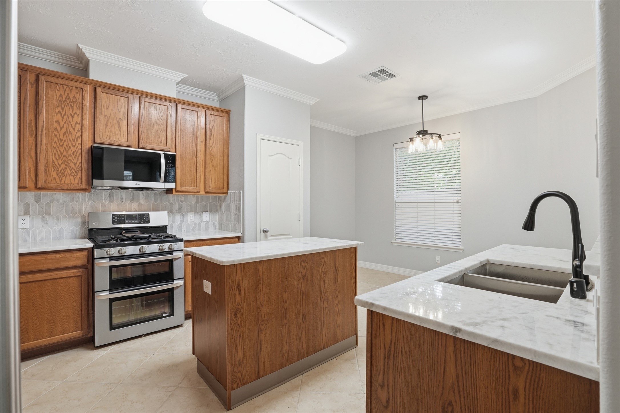 7426 Hollister Spring Houston, TX 77040 - Photo 13 of 36