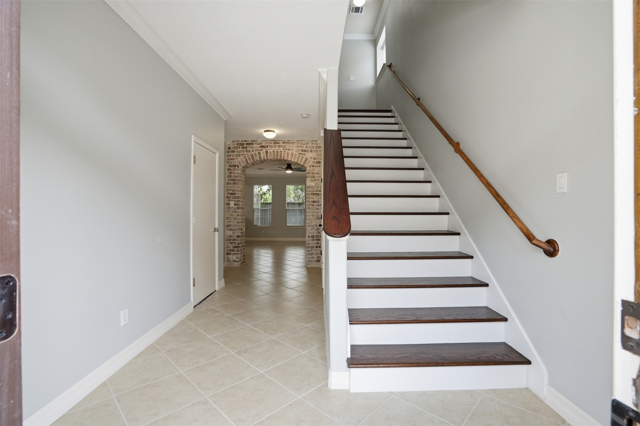 7426 Hollister Spring Houston, TX 77040 - Photo 4 of 36