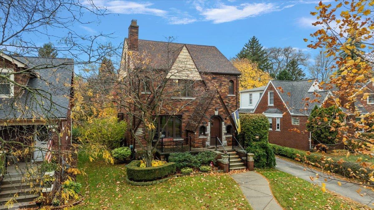 975 Fisher Road Grosse Pointe, MI 48230 - Photo 4 of 54 50193876-fe0ceb2a-8381-4f8a-b89a-f54f5fee8197.JPG