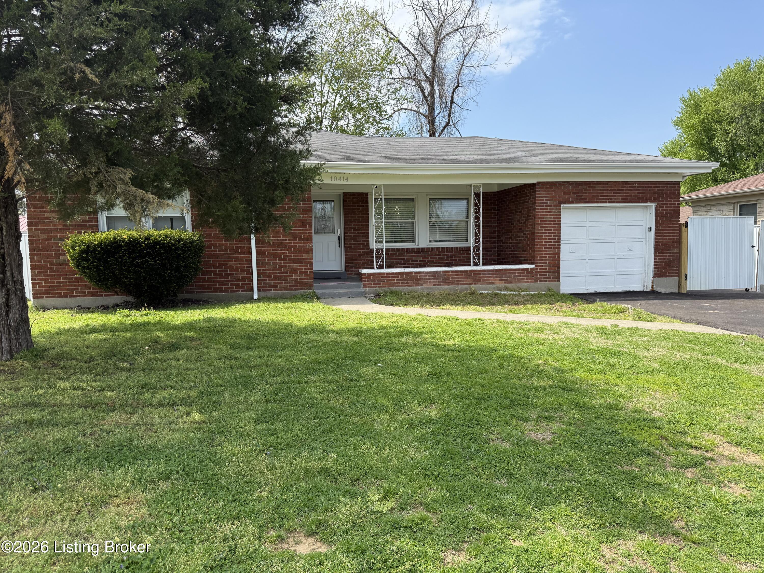 10414 Deering Road Louisville, KY 40272 - Photo 2 of 33 d13