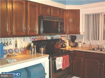 58 Idolstone Road Levittown, PA 19057 - Photo 8 of 11 Kitchen