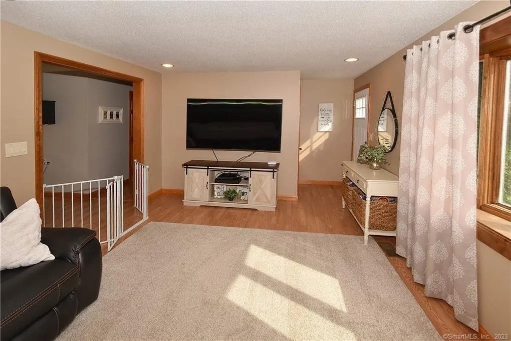 281 Abbe Road Enfield, CT 06082 - Photo 12 of 33 Gallery Image 12