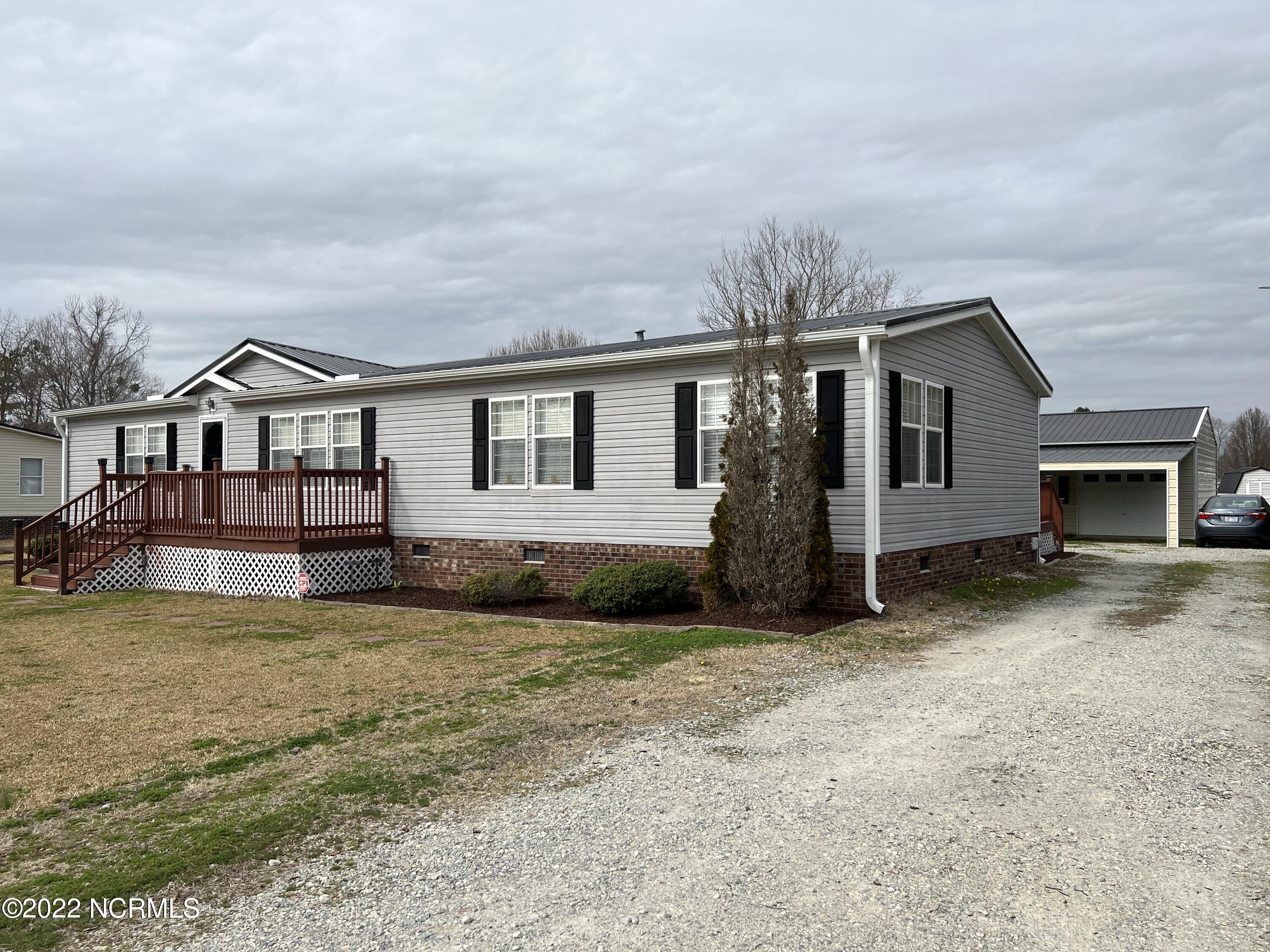 319 Lorraine Road Clinton, NC 28328 - Photo 3 of 33 Side