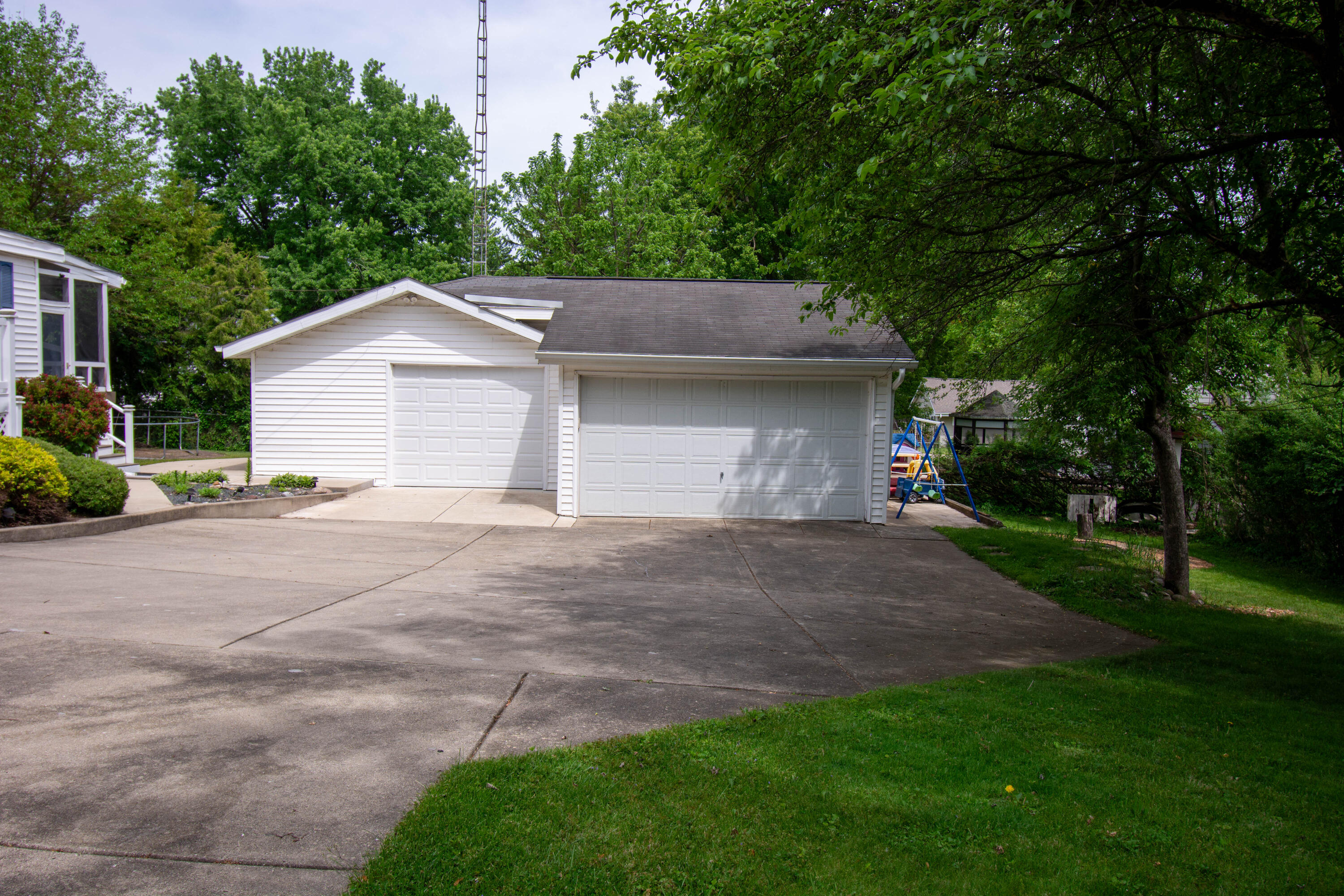 N3220 Acacia Road Geneva, WI 53147 - Photo 3 of 27 Garage