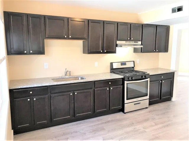 $2,300 | 20 Malden Street, Unit 2, Springfield, MA 01108