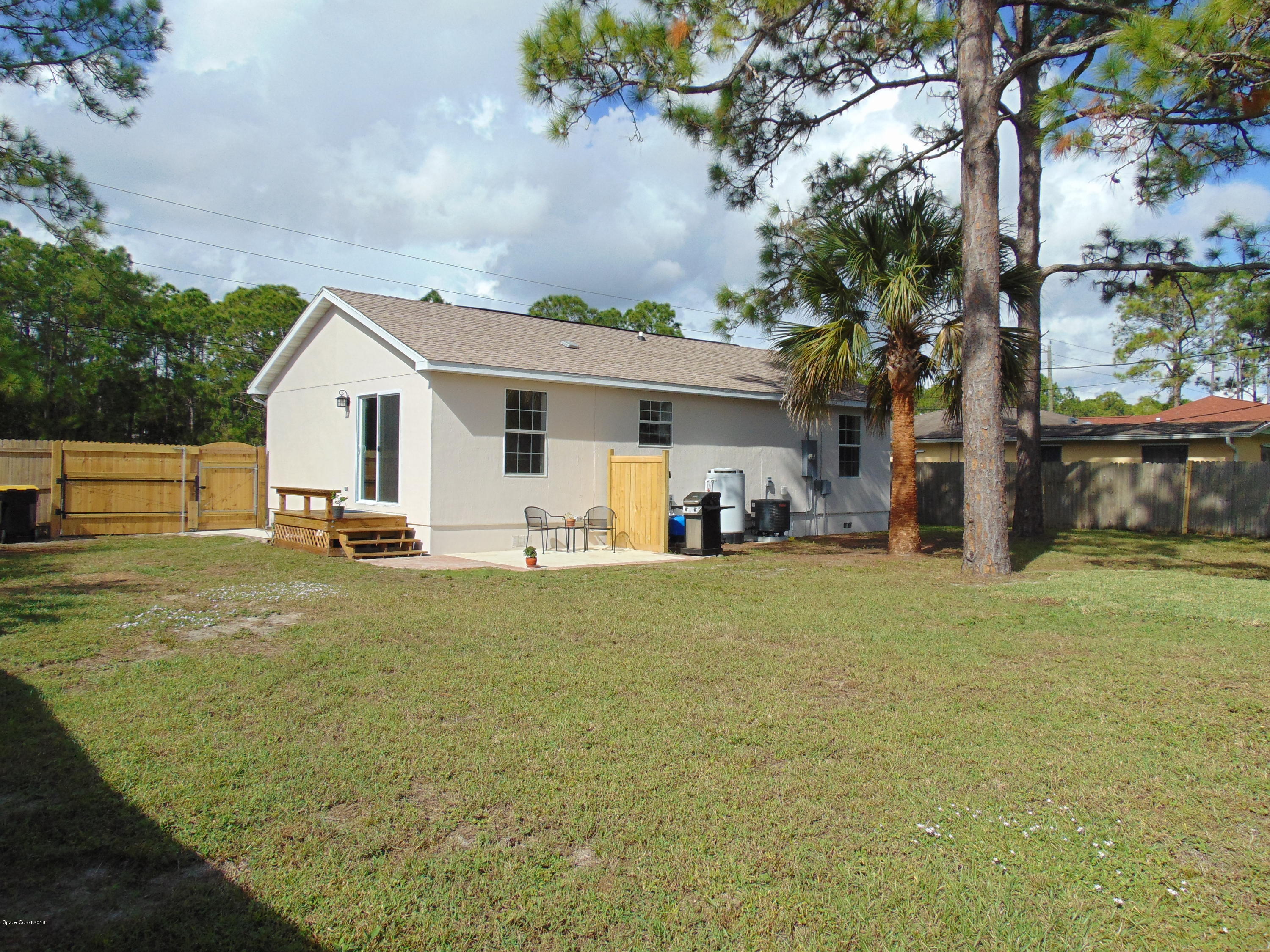 1031 Degroodt Road Southwest Palm Bay, FL 32908 - Photo 5 of 16 DSC03340