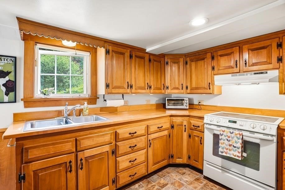 52 Elm Street Upton, MA 01568 - Photo 15 of 42