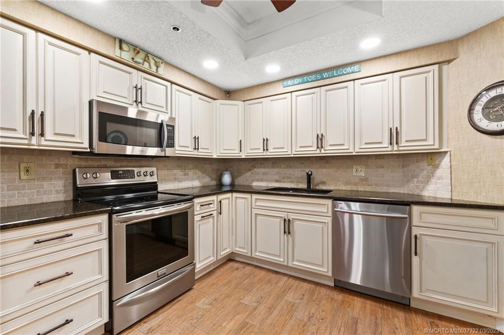 221 Northeast Plantation Road, Unit 307 Stuart, FL 34996 - Photo 18 of 44 Gallery Image 18