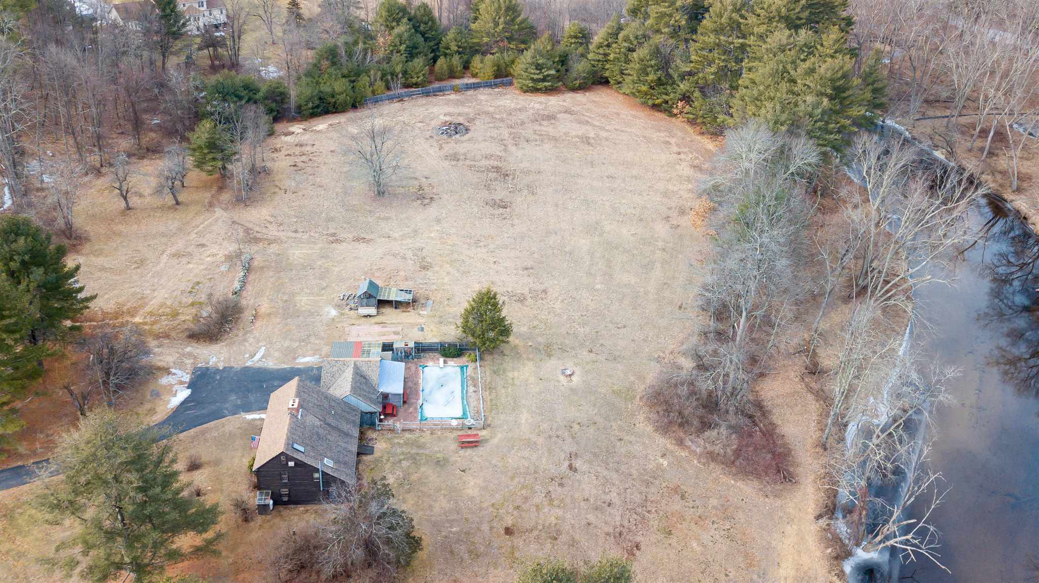94 Seaverns Bridge Road Amherst, NH 03031 - Photo 10 of 40
