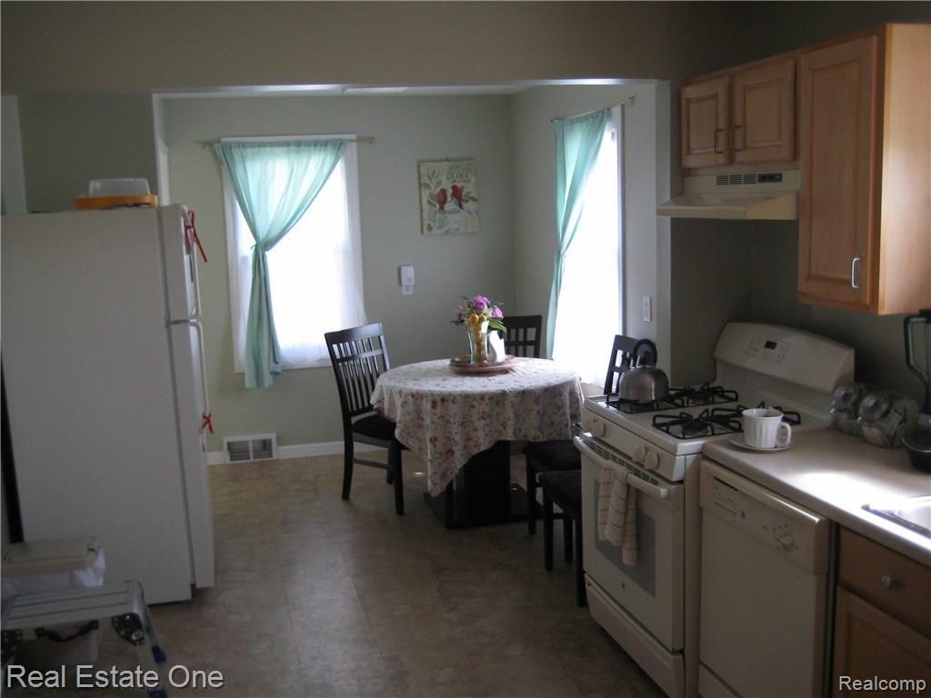 395 East Maple Road Troy, MI 48083 - Photo 9 of 22