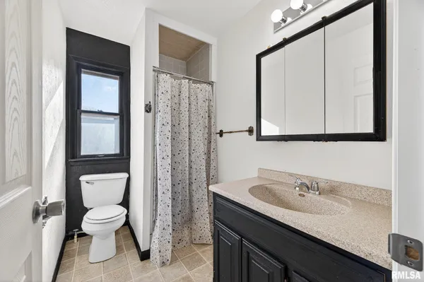 $174,900 | 300 North Stanley Drive, Chillicothe, IL 61523