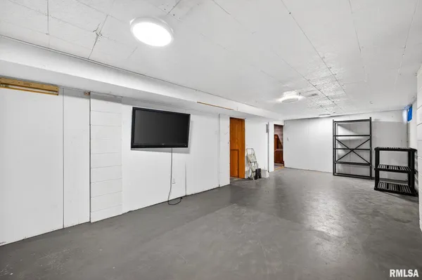 $174,900 | 300 North Stanley Drive, Chillicothe, IL 61523