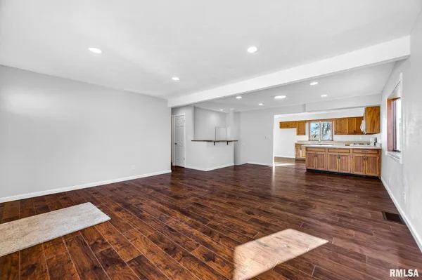 $174,900 | 300 North Stanley Drive, Chillicothe, IL 61523