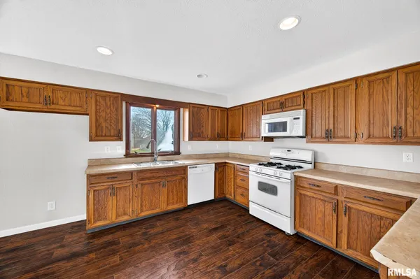 $174,900 | 300 North Stanley Drive, Chillicothe, IL 61523