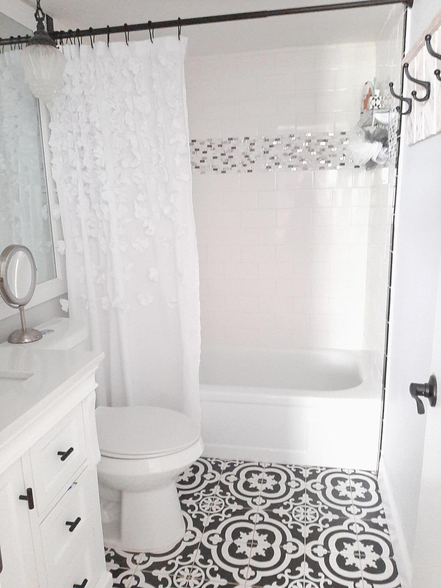 2820 Southwest 22nd Avenue, Unit 202 Delray Beach, FL 33445 - Photo 31 of 49 Main Bath
