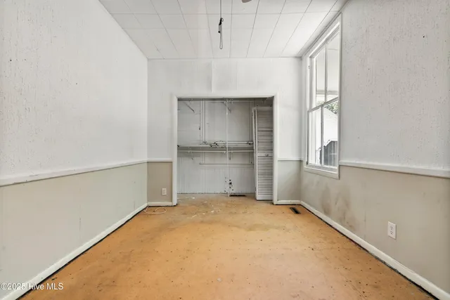 $122,900 | 401 Pecan Lane, Lake Waccamaw, NC 28450