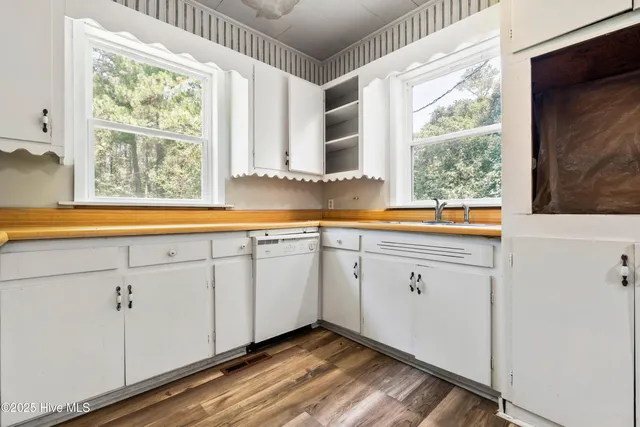 $122,900 | 401 Pecan Lane, Lake Waccamaw, NC 28450