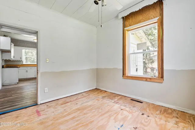 $122,900 | 401 Pecan Lane, Lake Waccamaw, NC 28450