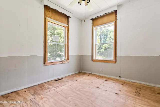 $122,900 | 401 Pecan Lane, Lake Waccamaw, NC 28450