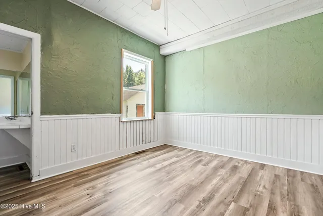 $122,900 | 401 Pecan Lane, Lake Waccamaw, NC 28450