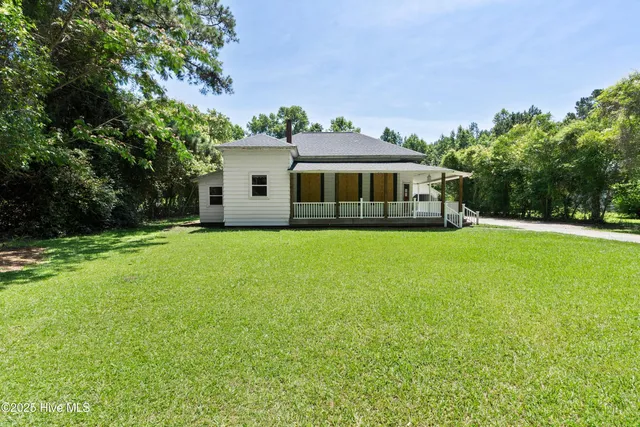 $122,900 | 401 Pecan Lane, Lake Waccamaw, NC 28450