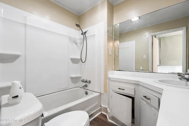 $122,900 | 401 Pecan Lane, Lake Waccamaw, NC 28450