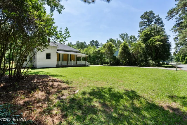 $122,900 | 401 Pecan Lane, Lake Waccamaw, NC 28450