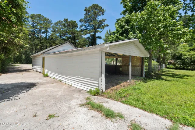 $122,900 | 401 Pecan Lane, Lake Waccamaw, NC 28450