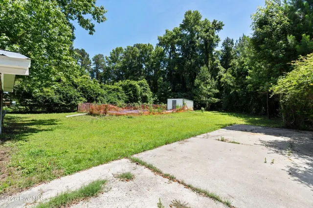 $122,900 | 401 Pecan Lane, Lake Waccamaw, NC 28450